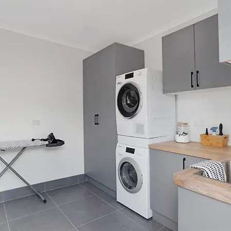 The Elements L Air L 4 Stunning Apartments Each With Private Outdoor Dining L Walk To The Beach L Event Friendly L Wifi L Netflix L Outdoor Shower L Communal Bbq Pavilion And Lawn Area L Christies Beach Exterior photo