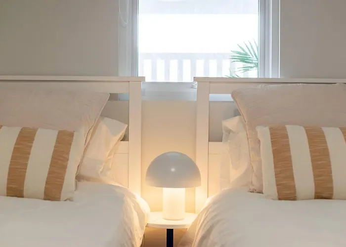 The Elements L Air L 4 Stunning Apartments Each With Private Outdoor Dining L Walk To The Beach L Event Friendly L Wifi L Netflix L Outdoor Shower L Communal Bbq Pavilion And Lawn Area L