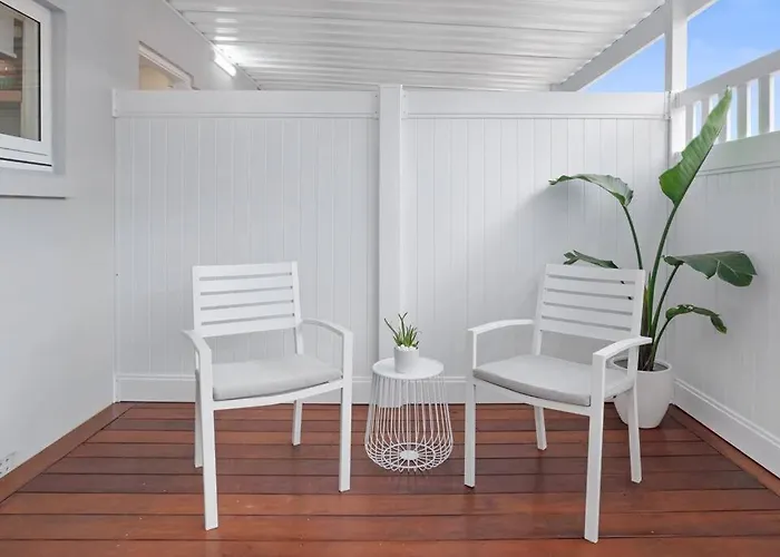 The Elements L Air L 4 Stunning Apartments Each With Private Outdoor Dining L Walk To The Beach L Event Friendly L Wifi L Netflix L Outdoor Shower L Communal Bbq Pavilion And Lawn Area L