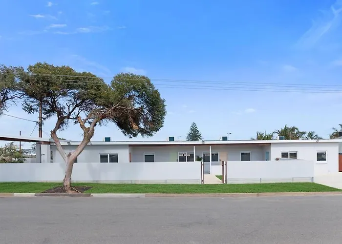 The Elements L Air L 4 Stunning Apartments Each With Private Outdoor Dining L Walk To The Beach L Event Friendly L Wifi L Netflix L Outdoor Shower L Communal Bbq Pavilion And Lawn Area L