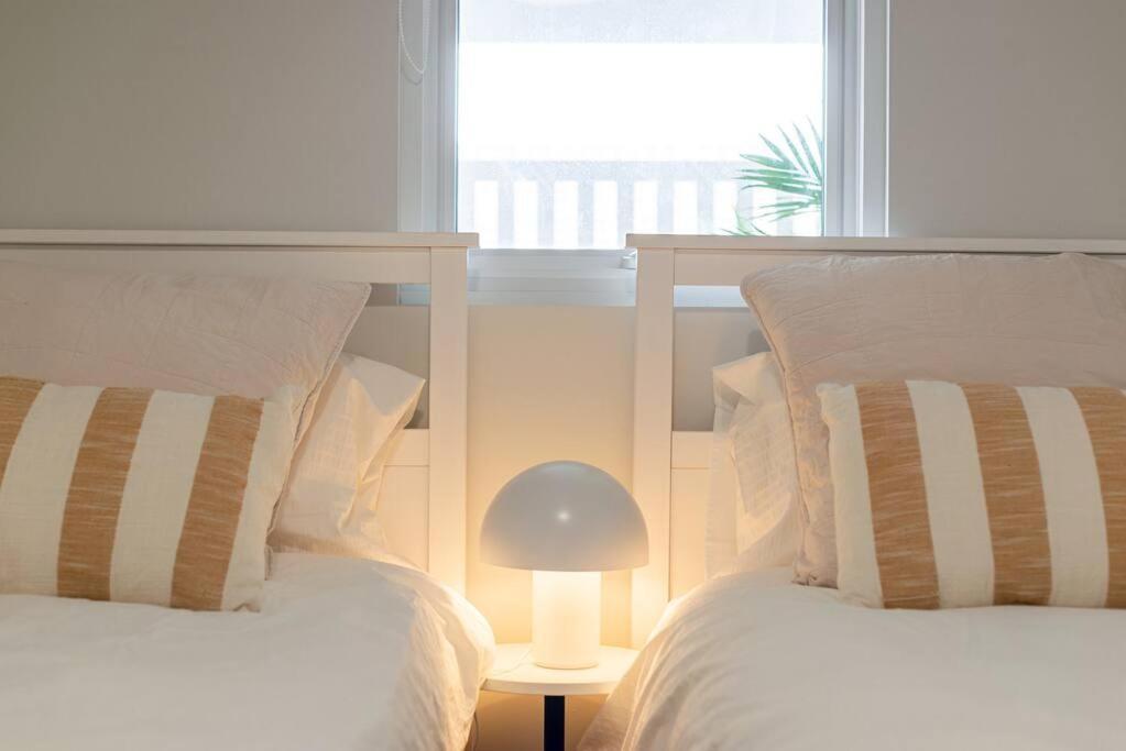 The Elements L Air L 4 Stunning Each With Private Outdoor Dining L Walk To The L Event Friendly L Wifi L Netflix L Outdoor Shower L Communal Bbq Pavilion And Lawn Area L Apartment Christies Beach