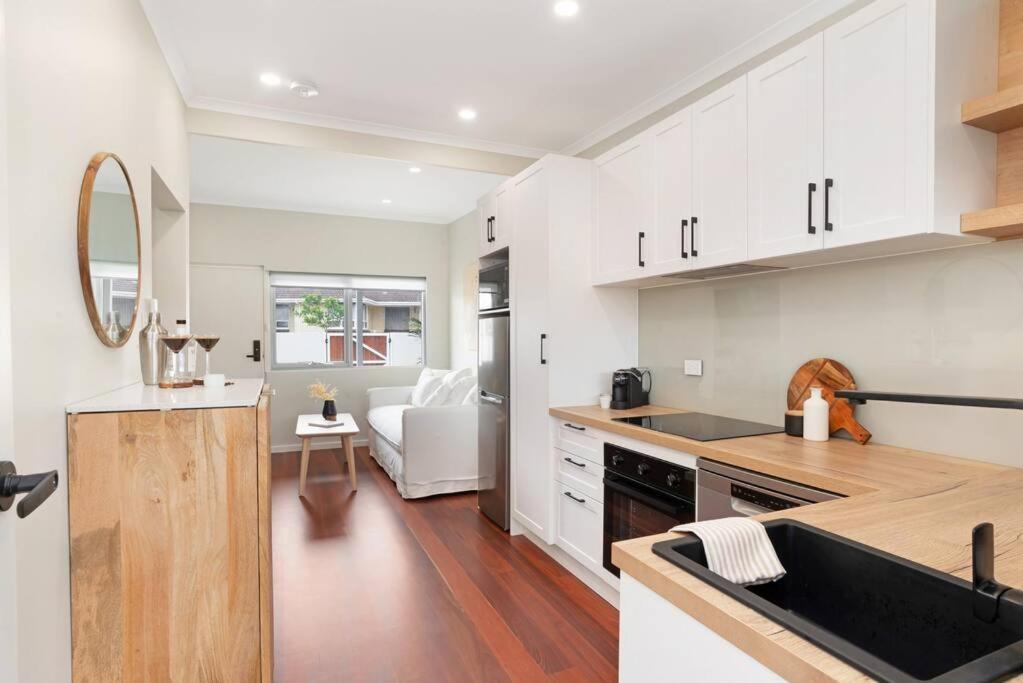 The Elements L Air L 4 Stunning Each With Private Outdoor Dining L Walk To The L Event Friendly L Wifi L Netflix L Outdoor Shower L Communal Bbq Pavilion And Lawn Area L Apartment *