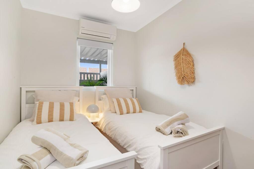 Apartment The Elements L Air L 4 Stunning Each With Private Outdoor Dining L Walk To The L Event Friendly L Wifi L Netflix L Outdoor Shower L Communal Bbq Pavilion And Lawn Area L Christies Beach
