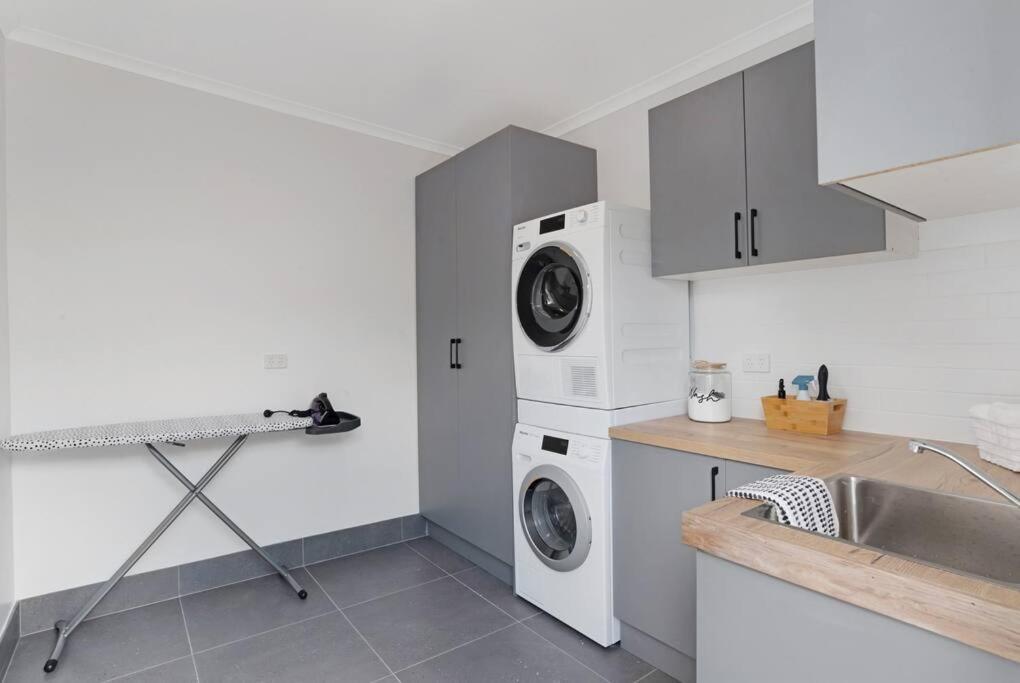 The Elements L Air L 4 Stunning Each With Private Outdoor Dining L Walk To The L Event Friendly L Wifi L Netflix L Outdoor Shower L Communal Bbq Pavilion And Lawn Area L * Christies Beach