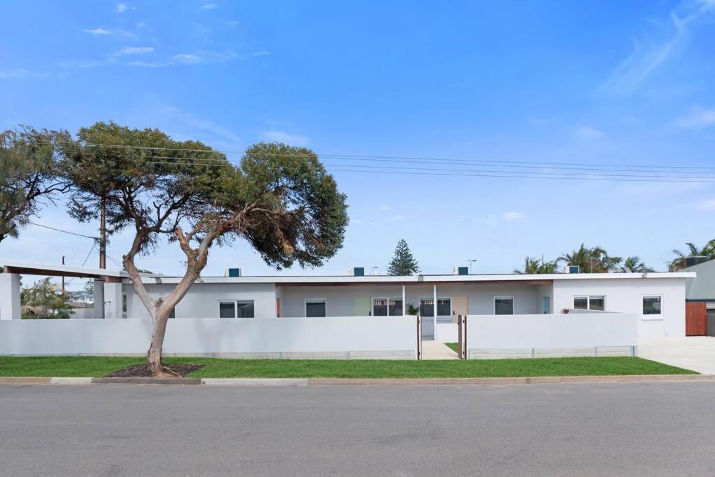 The Elements L Air L 4 Stunning Each With Private Outdoor Dining L Walk To The L Event Friendly L Wifi L Netflix L Outdoor Shower L Communal Bbq Pavilion And Lawn Area L * Christies Beach