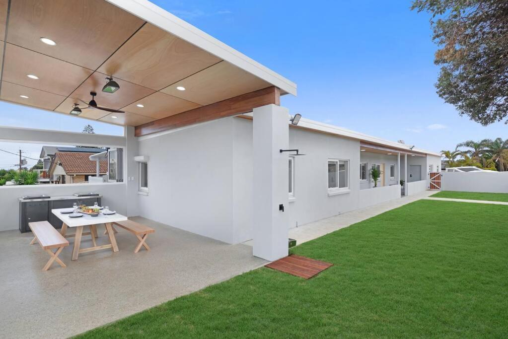 The Elements L Air L 4 Stunning Each With Private Outdoor Dining L Walk To The L Event Friendly L Wifi L Netflix L Outdoor Shower L Communal Bbq Pavilion And Lawn Area L Apartment Christies Beach